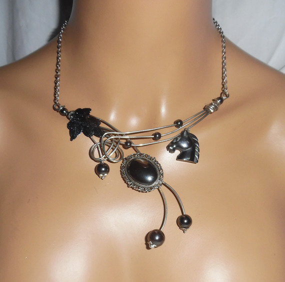 Original necklace set with horse and hematite stones