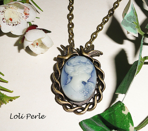 Blue cameo pendant with birds in bronze metal on chain