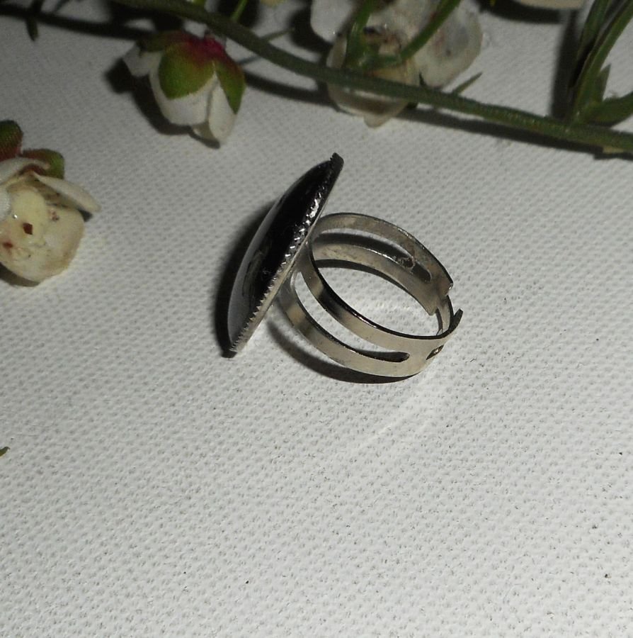 Hematite stone cabochon ring