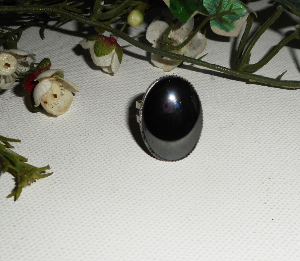 Hematite stone cabochon ring