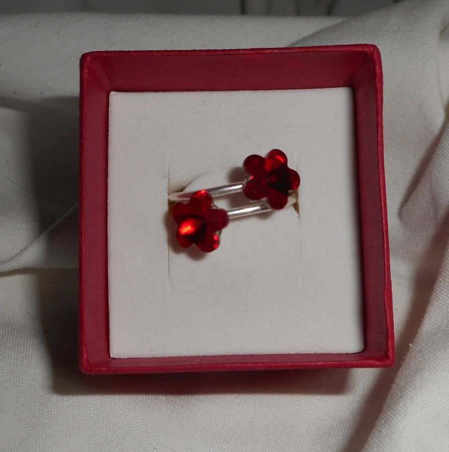 Double flower ring in red Swarovski crystal