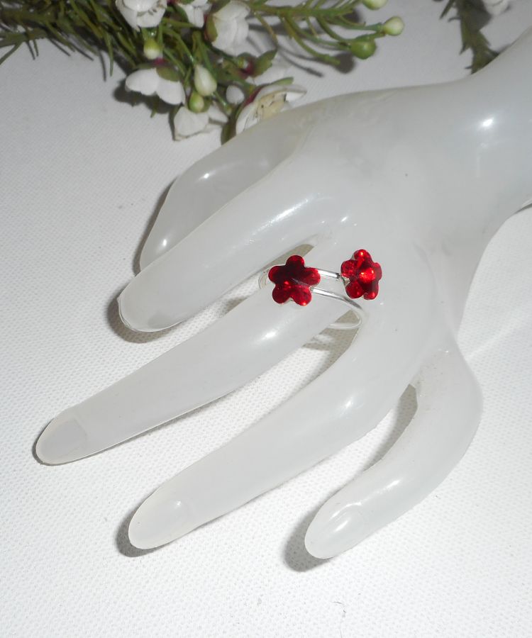 Double flower ring in red Swarovski crystal