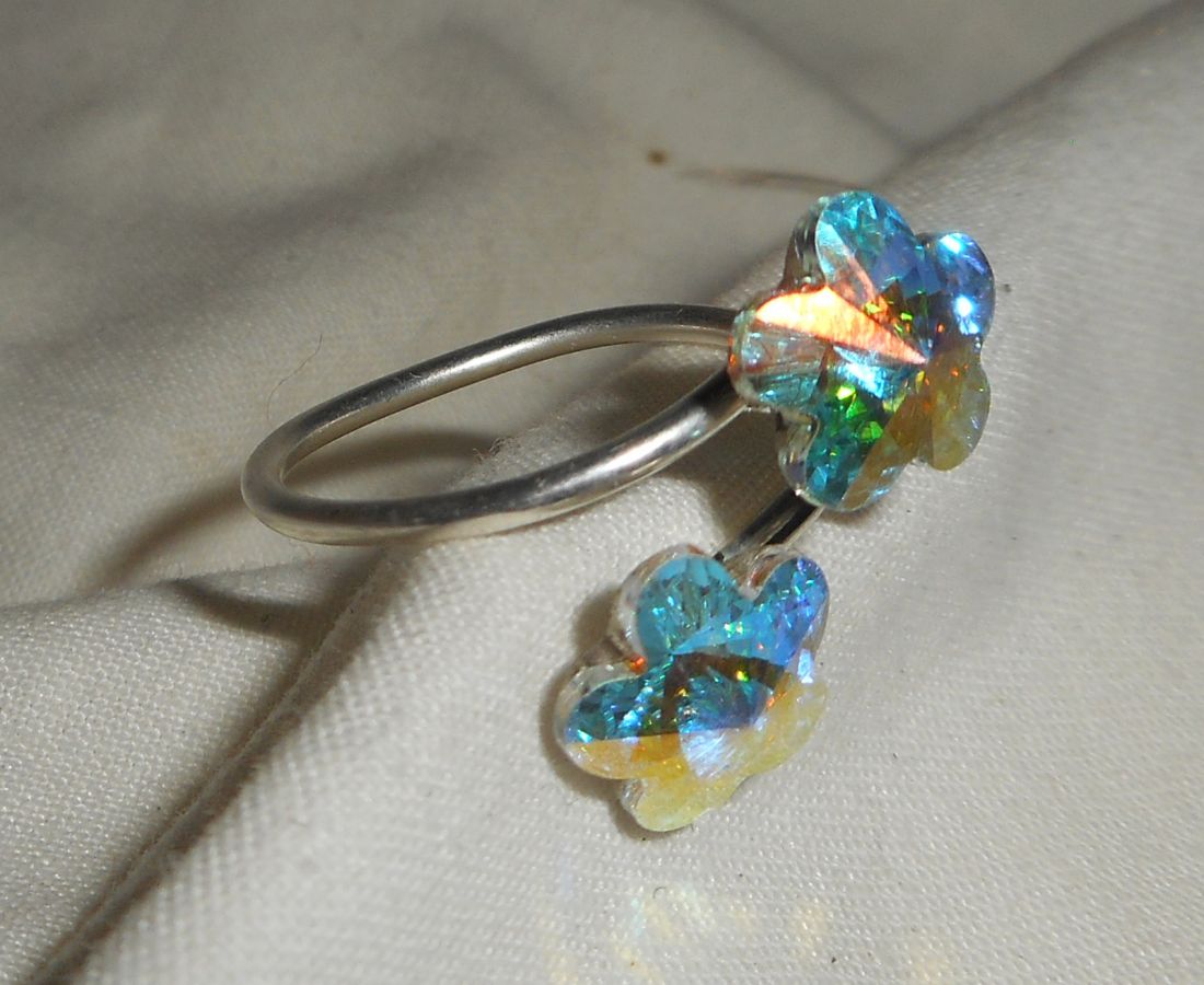 Double flower ring in Swarovski crystal