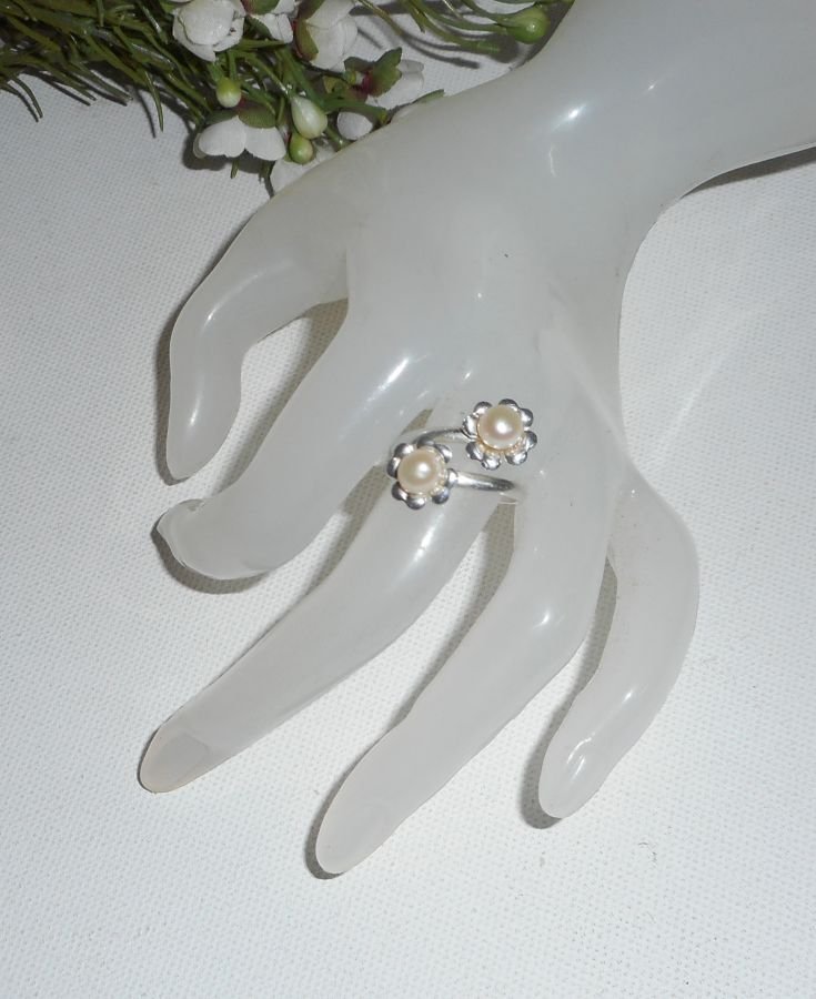 Original 925 silver ring with double flower and white cultured pearls