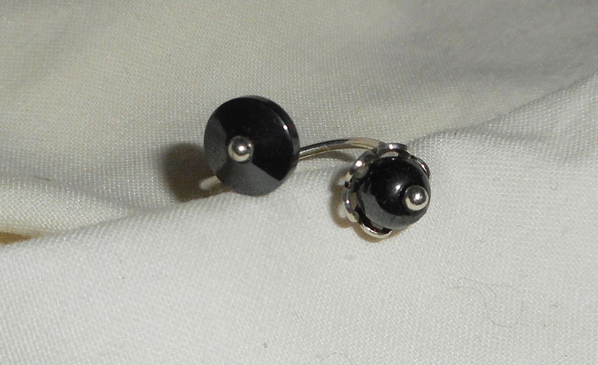 Original 925 silver ring with round and flat grey hematite stones