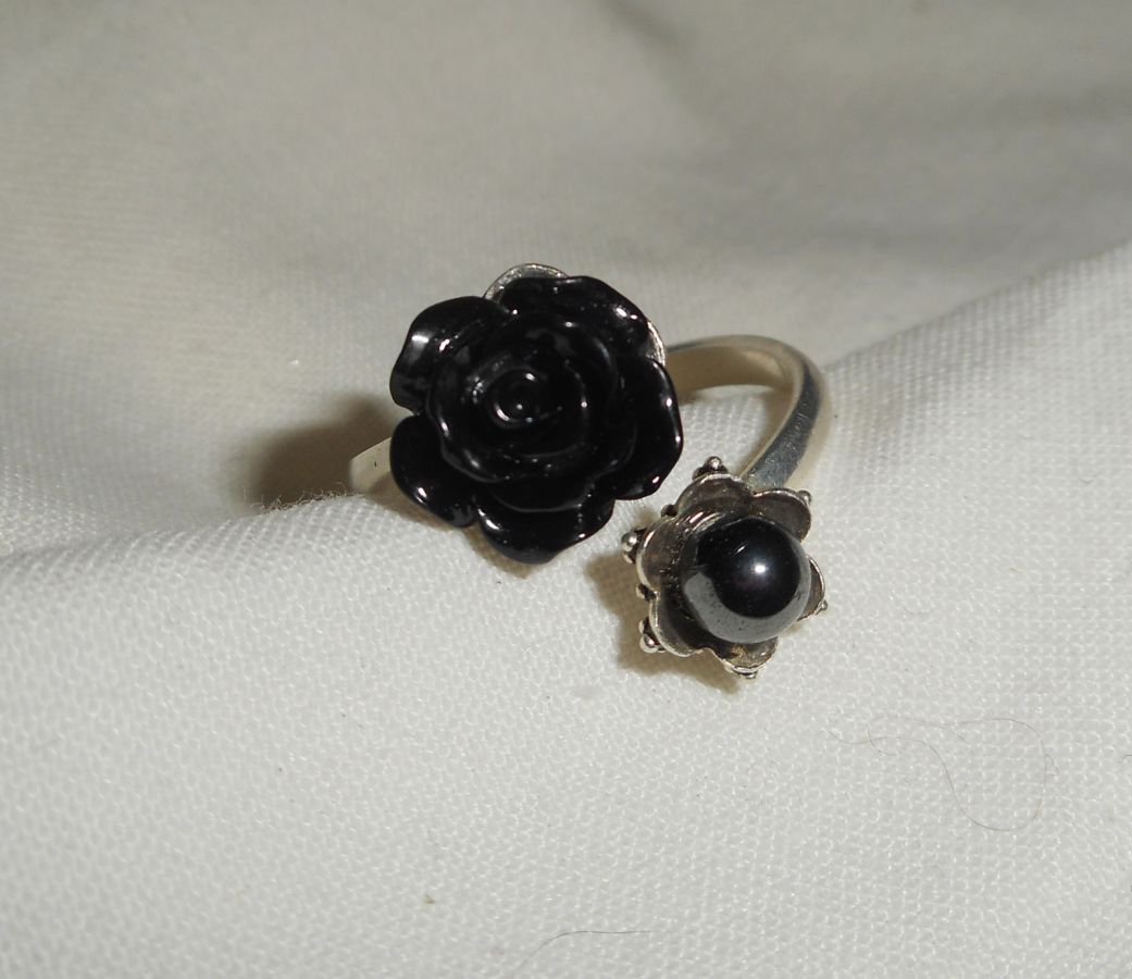 Original 925 silver ring with black rose and grey hematite round stones 