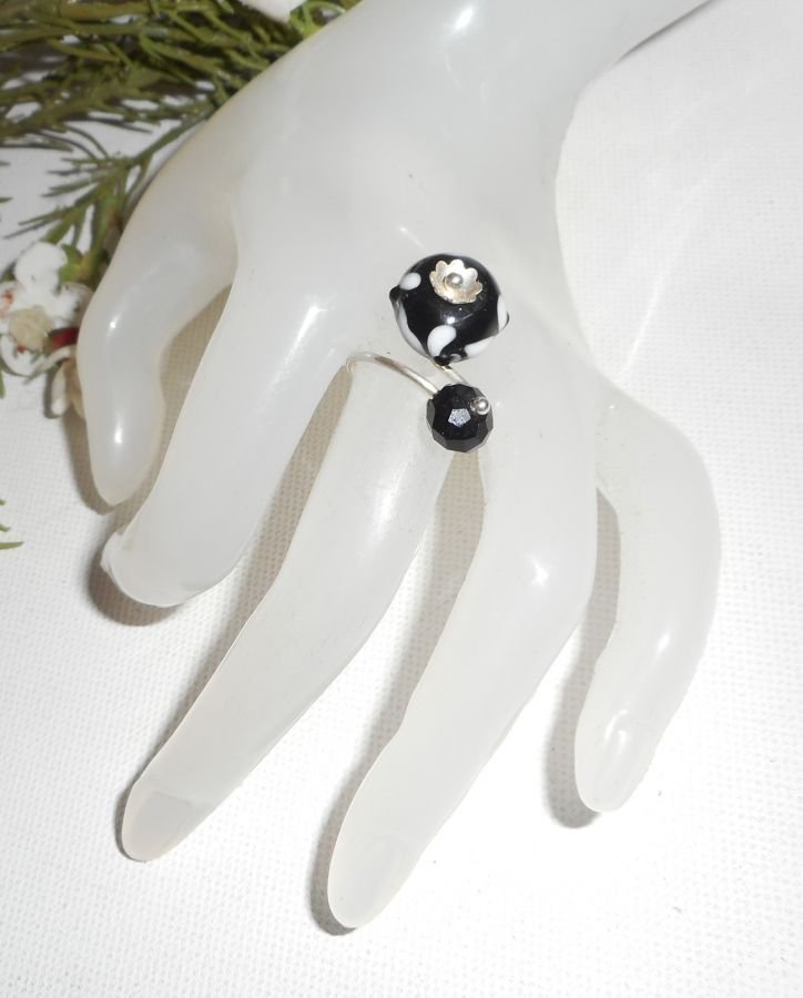 Original 925 silver ring with lampwork pearl and black crystal