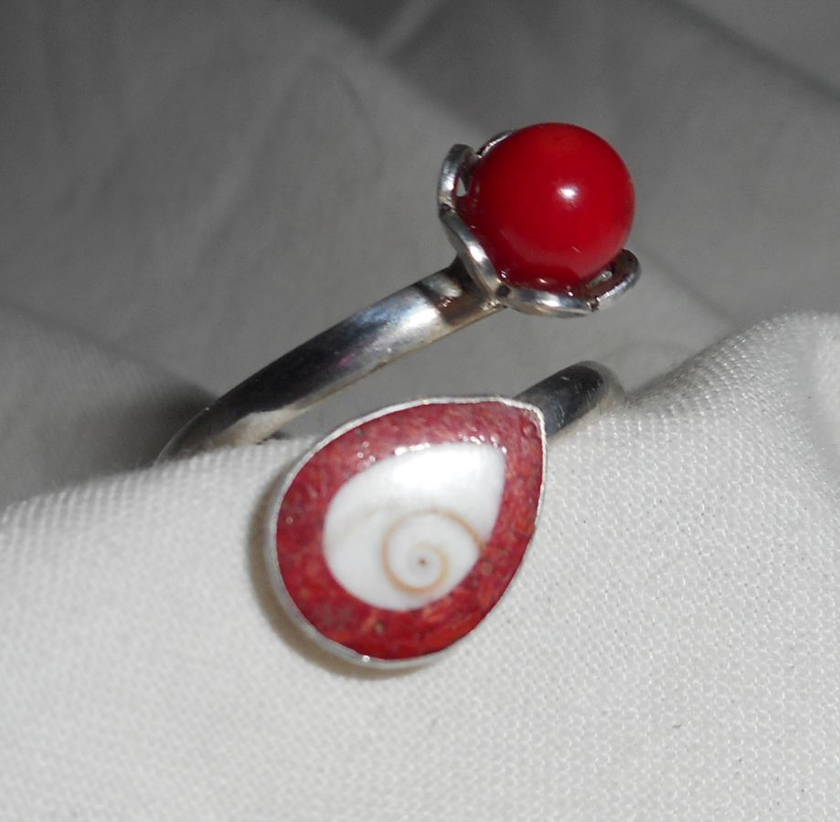 Original 925 silver ring with red gorgon and eye of St Lucia