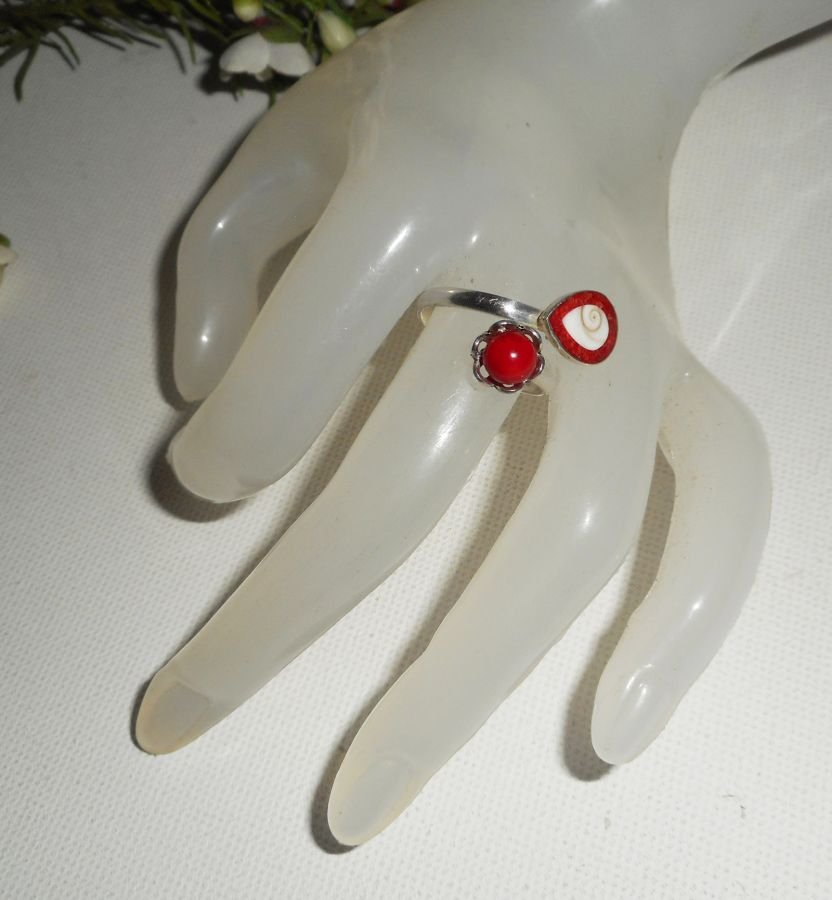 Original 925 silver ring with red gorgon and eye of St Lucia