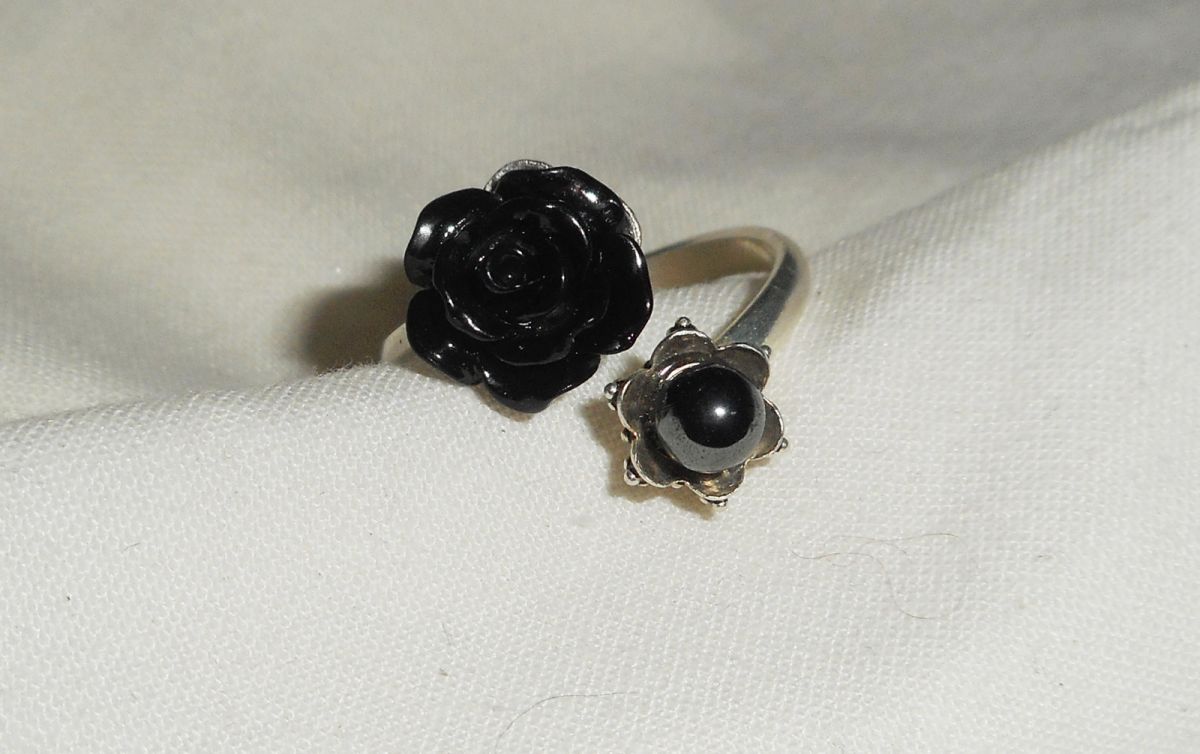 Original 925 silver ring with black rose and grey hematite round stones 