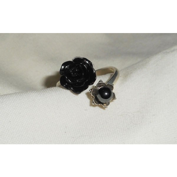 Original 925 silver ring with black rose and grey hematite round stones 