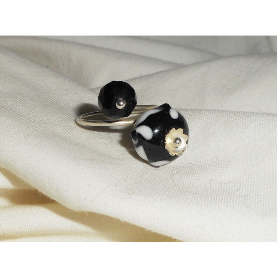 Original 925 silver ring with lampwork pearl and black crystal