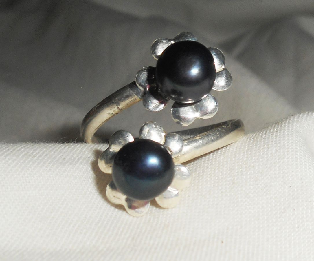 Original 925 silver ring with flower and black cultured pearl