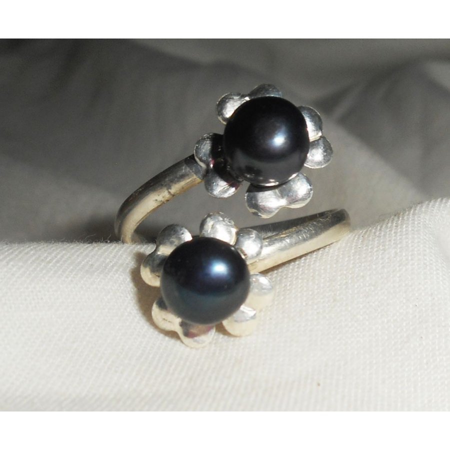 Original 925 silver ring with flower and black cultured pearl