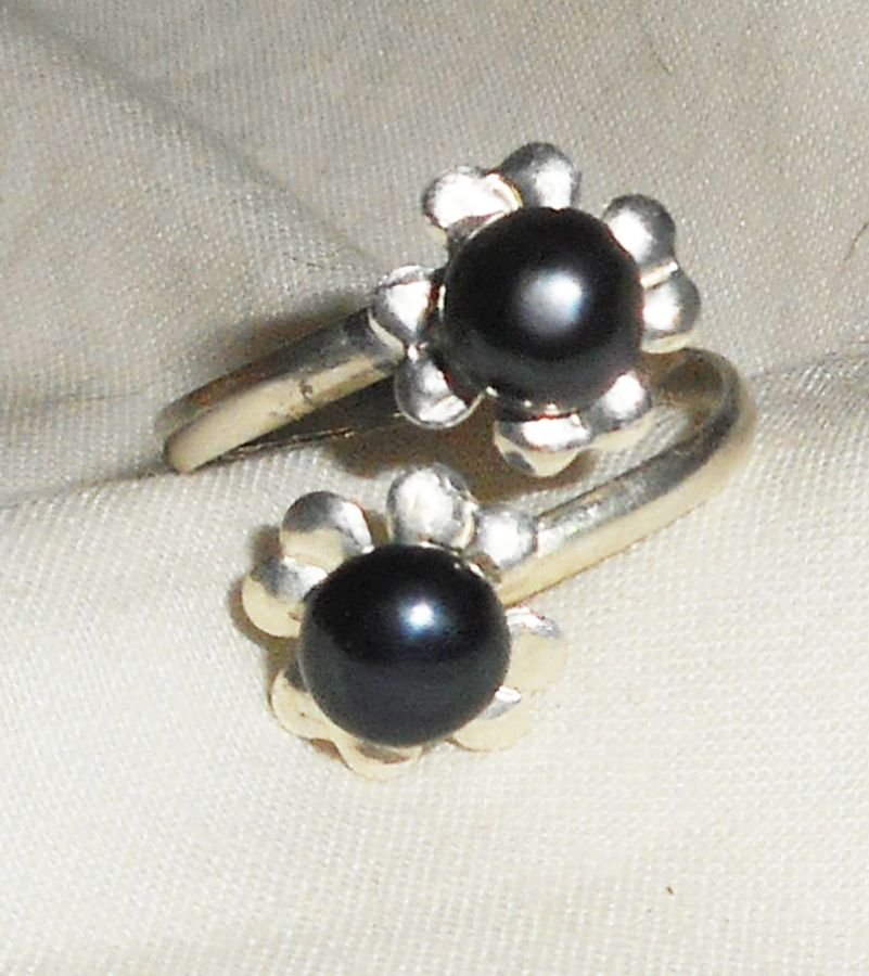 Original 925 silver ring with flower and black cultured pearl