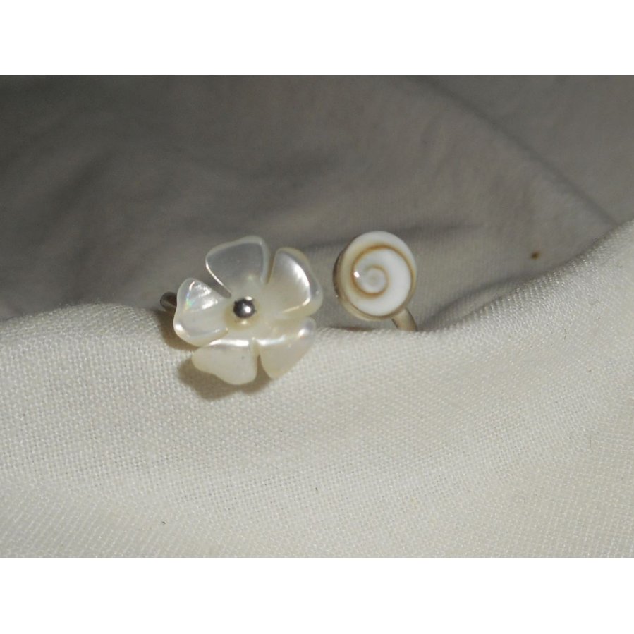 Original 925 silver ring with mother-of-pearl flower and eye of St Lucia