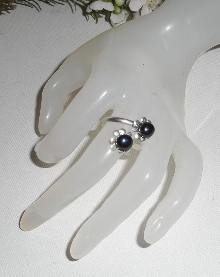 Original 925 silver ring with flower and black cultured pearl