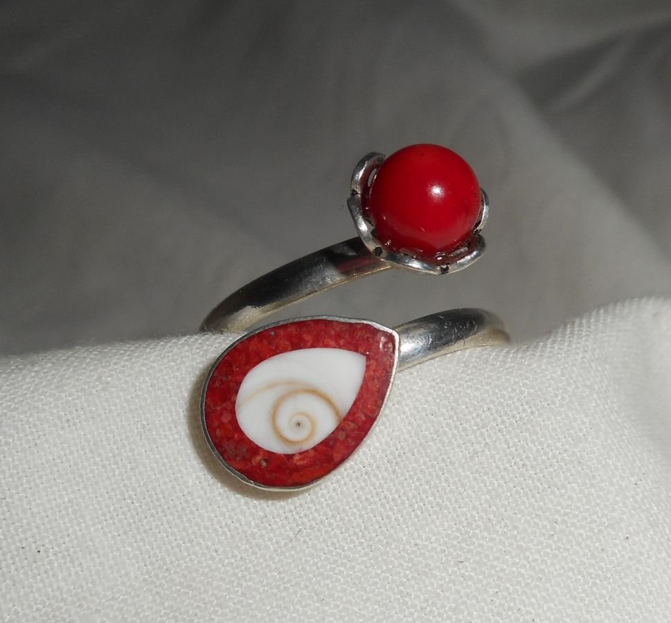 Original 925 silver ring with red gorgon and eye of St Lucia