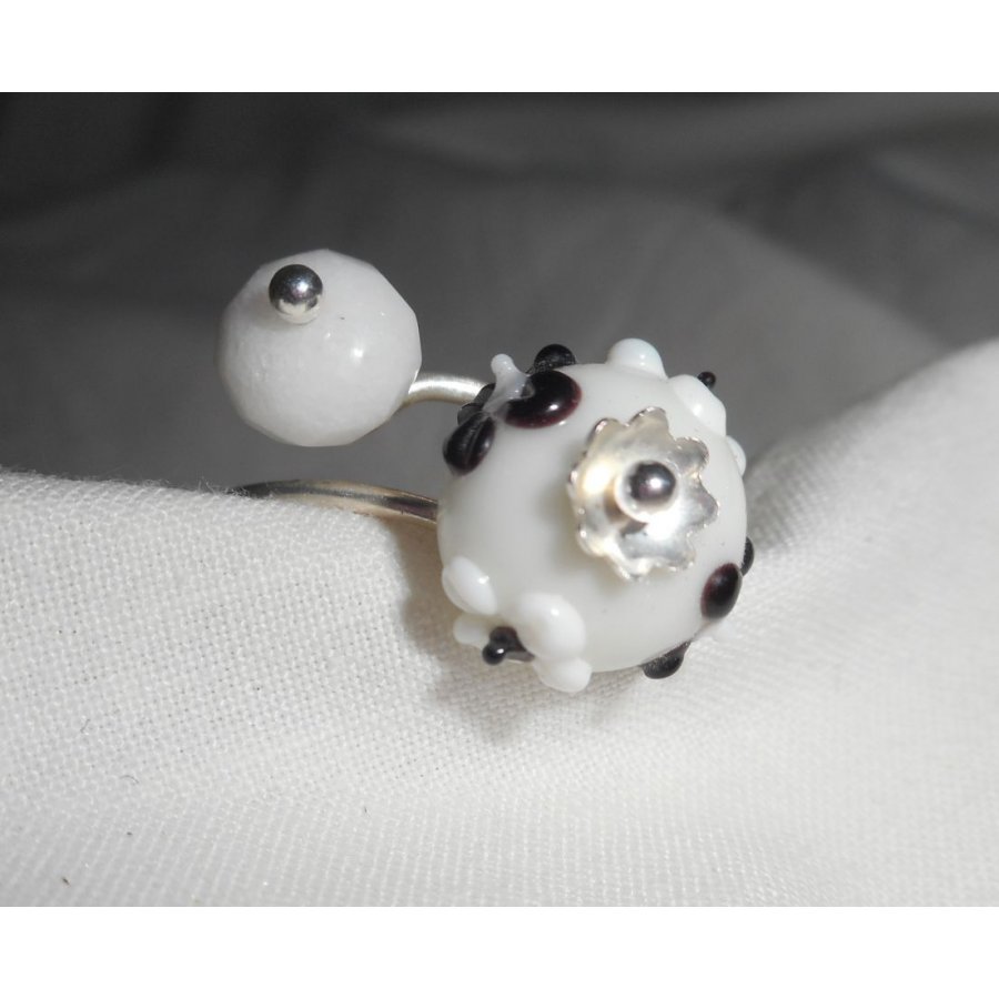 Original 925 silver ring with white jade stone and lampwork pearl