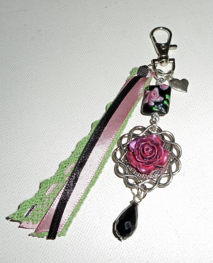 Bag jewelry / keychain glass flower bead and cameo with ribbons