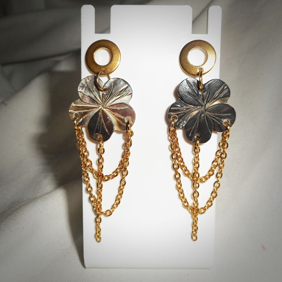 Mother of pearl flower earrings with gold chain