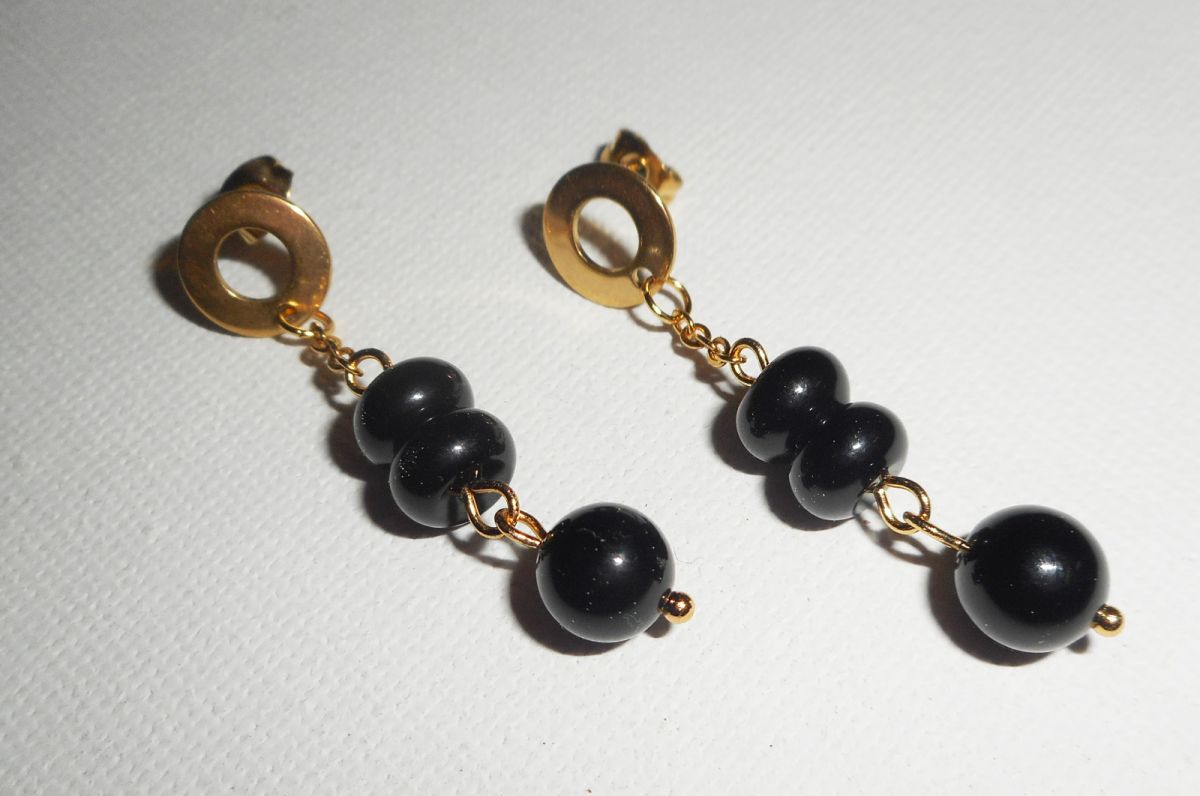 Onyx stones earrings on stainless steel gold chain