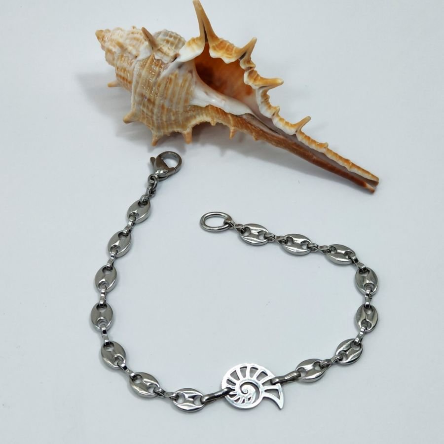 Seashell bracelet on steel coffee bean chain 