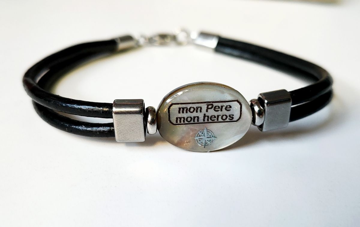 Mother of pearl bracelet personalized on leather