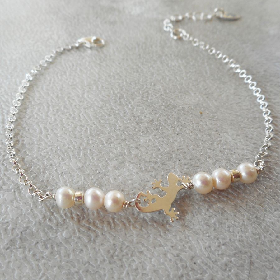 Cultured pearl and tarantula bracelet on 925 silver chain