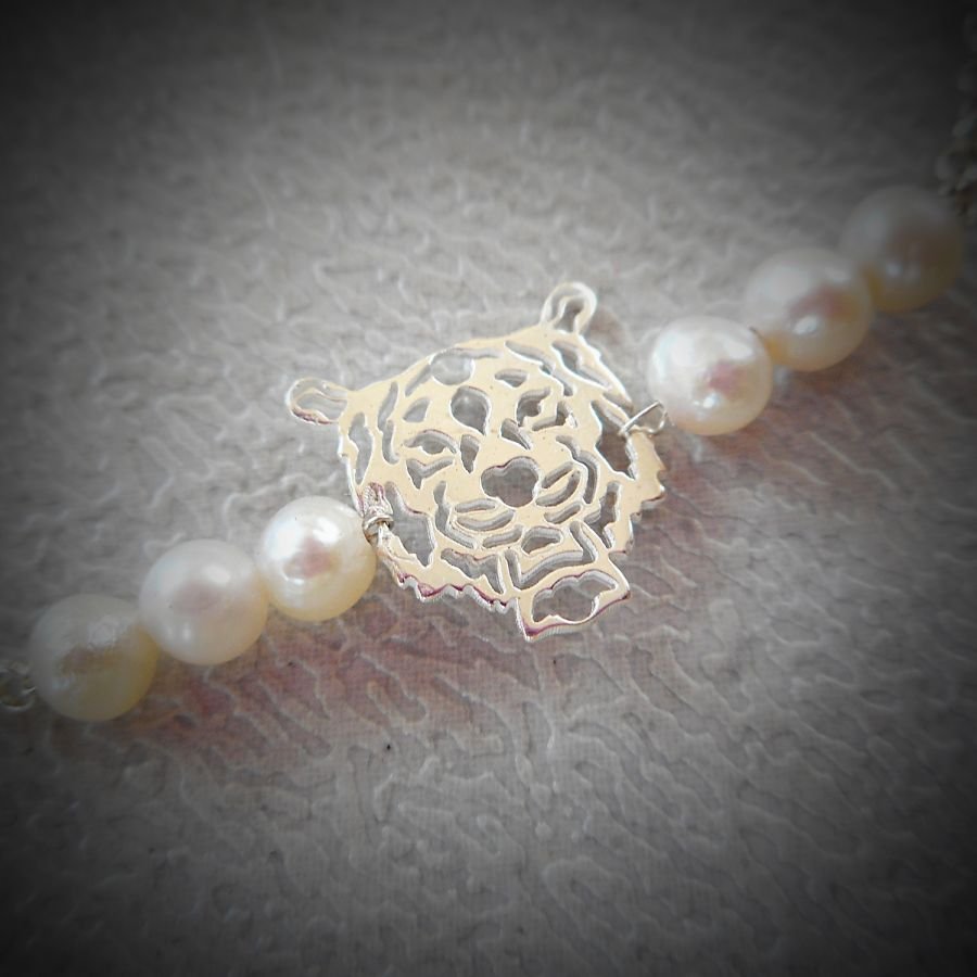 Cultured pearl and tiger bracelet on 925 silver chain