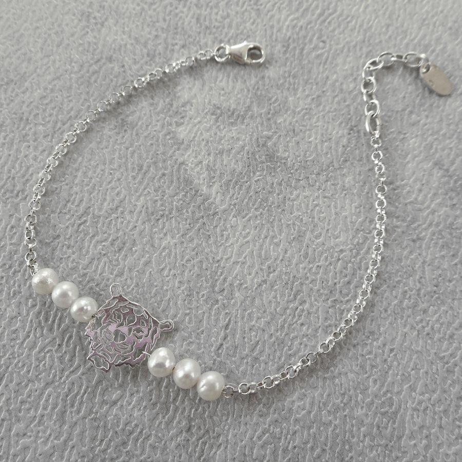 Cultured pearl and tiger bracelet on 925 silver chain