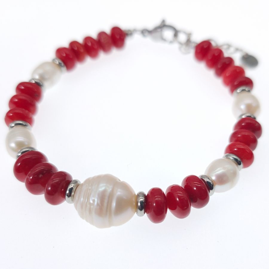 Cultured pearl and red gorgonian bracelet