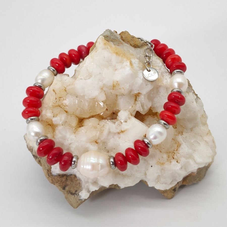 Cultured pearl and red gorgonian bracelet