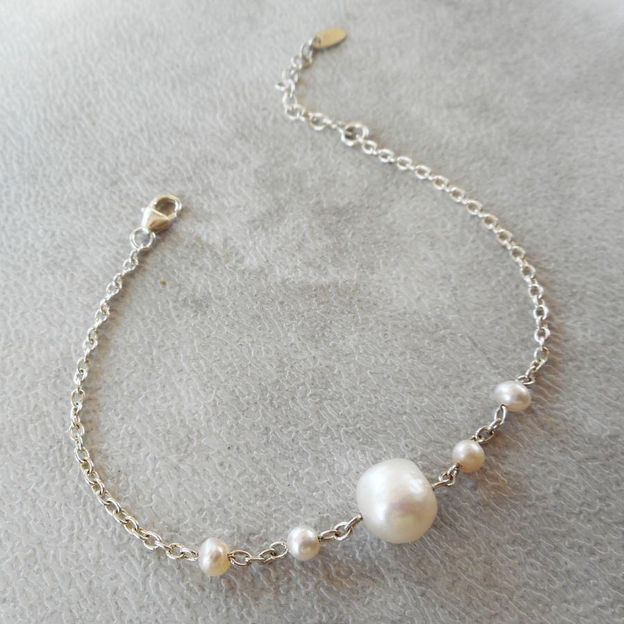 Cultured pearl bracelet on 925 silver chain