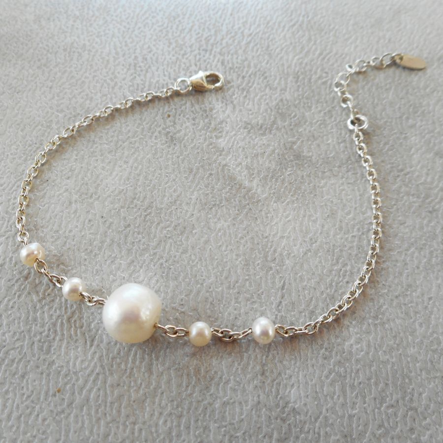 Cultured pearl bracelet on 925 silver chain