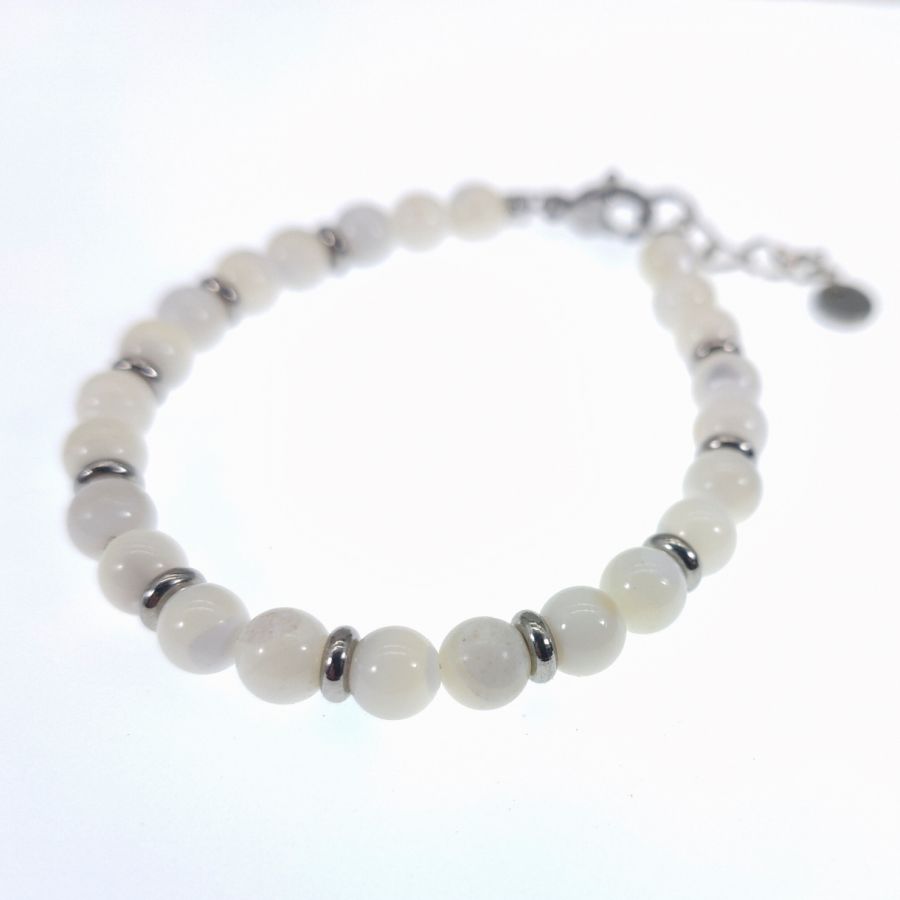 White mother of pearl and stainless steel bracelet