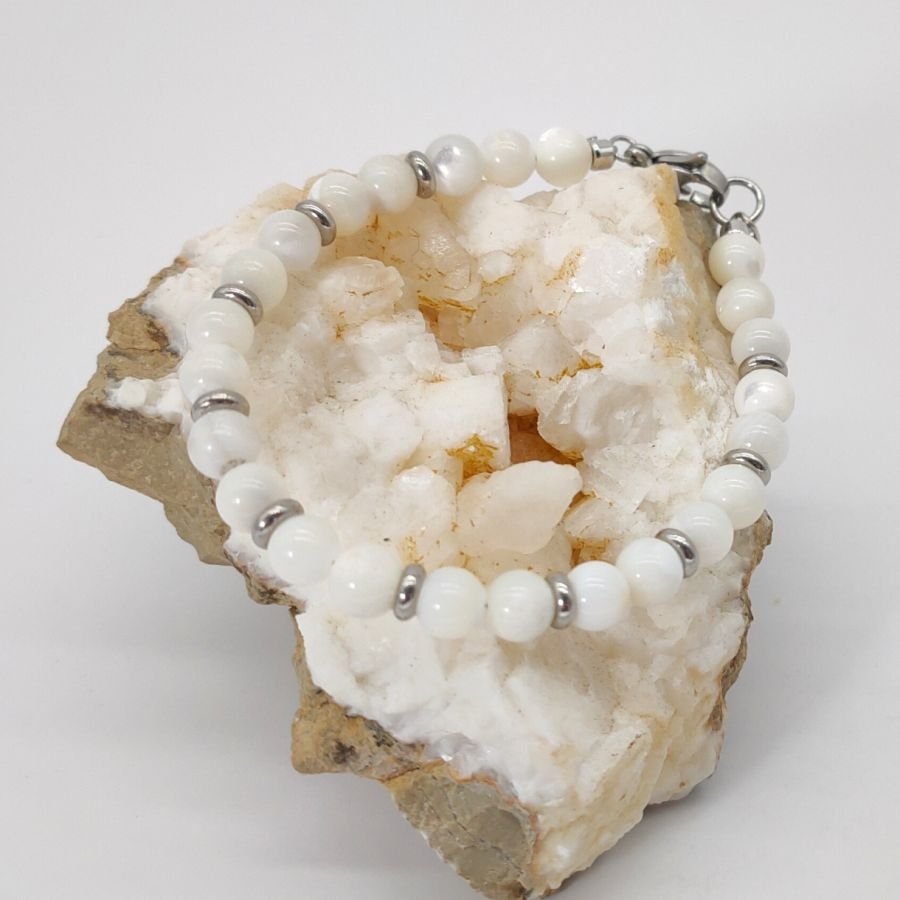 White mother of pearl and stainless steel bracelet