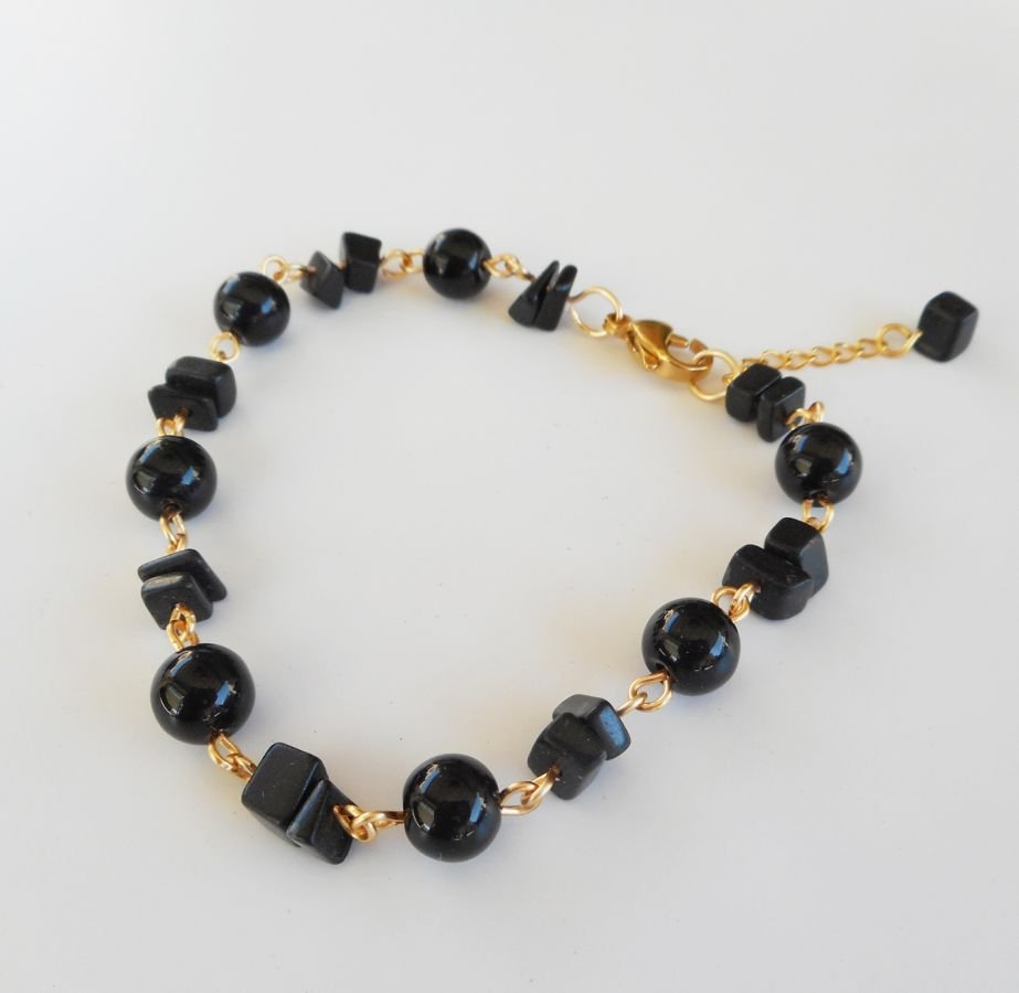 Onyx stones and gold-plated steel bracelet