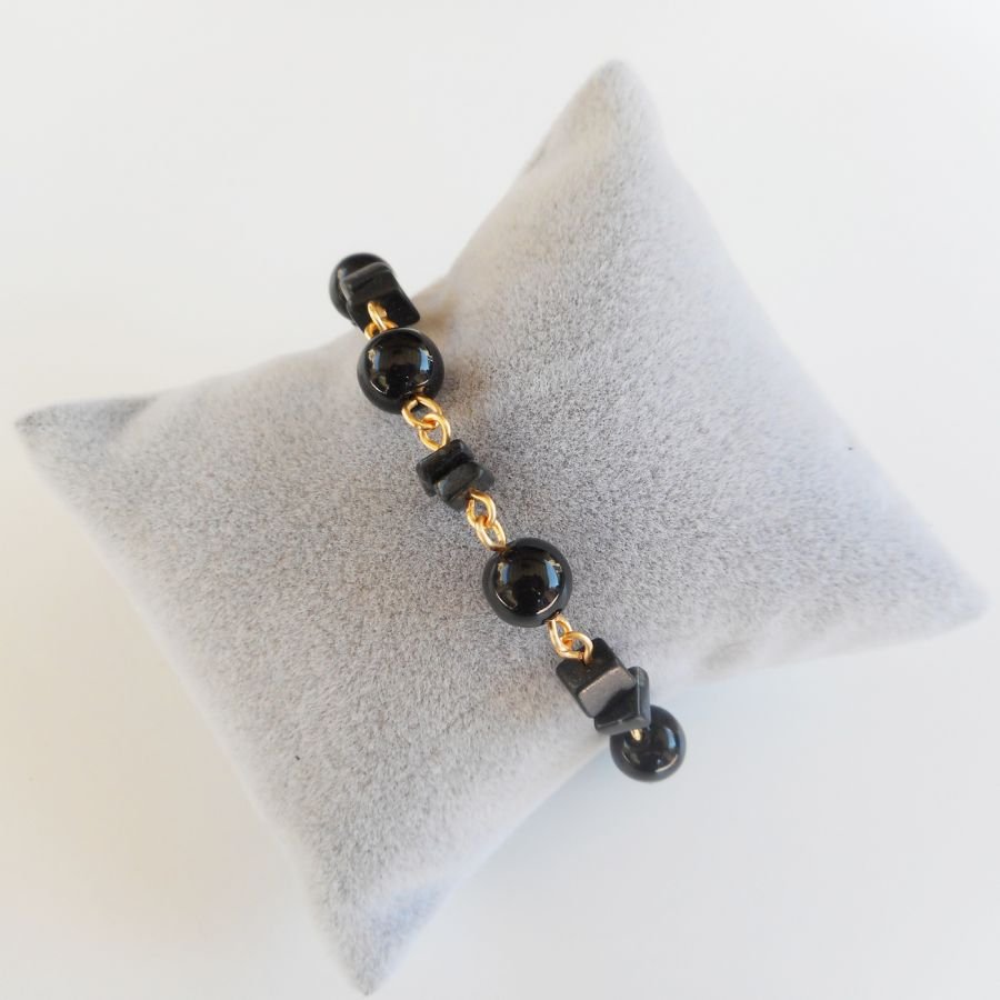 Onyx stones and gold-plated steel bracelet