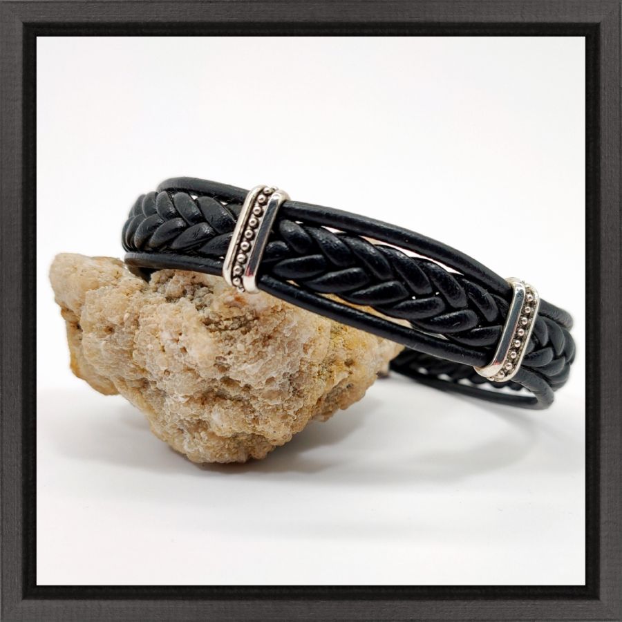 Bracelet braided on black leather cord