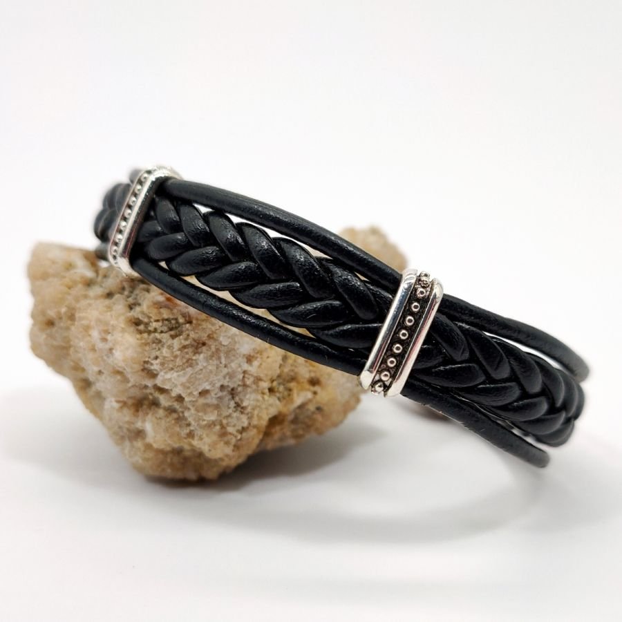 Bracelet braided on black leather cord