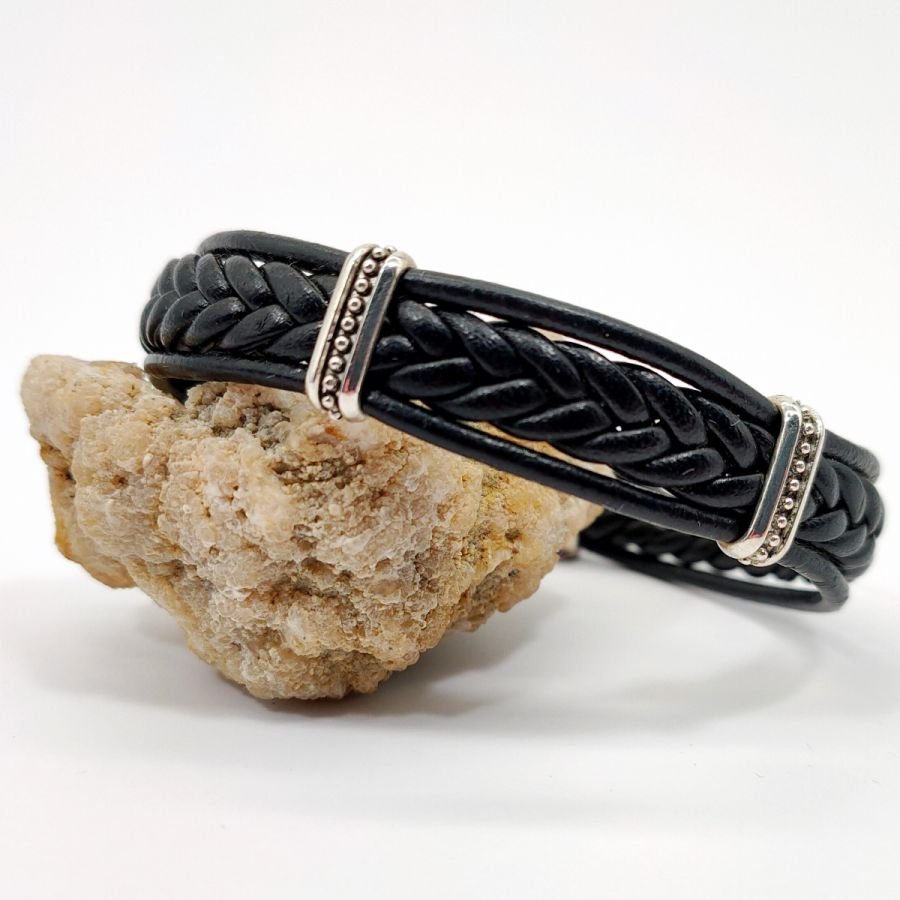 Bracelet braided on black leather cord