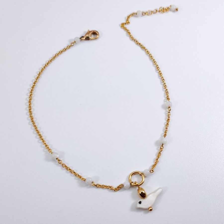 Anklet with mother-of-pearl beads and bird on gold plated stainless steel chain