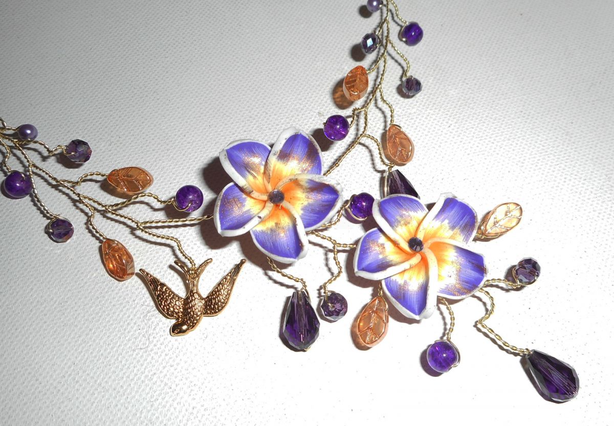 Airy necklace with hibiscus flowers and purple crystal beads