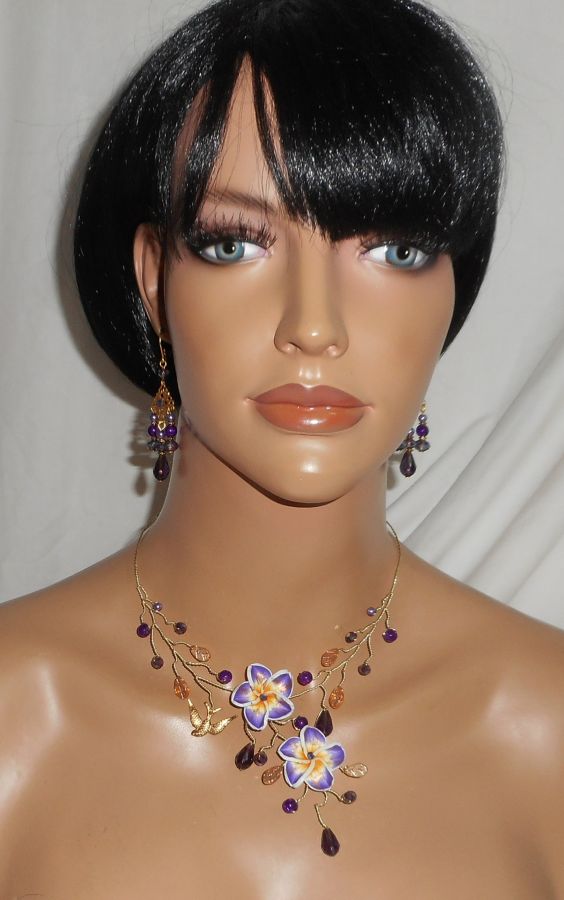 Airy necklace with hibiscus flowers and purple crystal beads