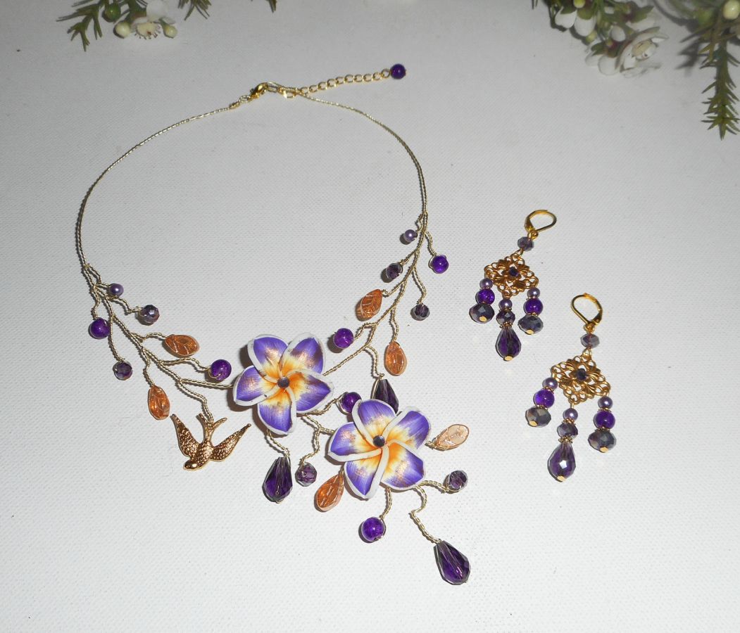 Airy necklace with hibiscus flowers and purple crystal beads