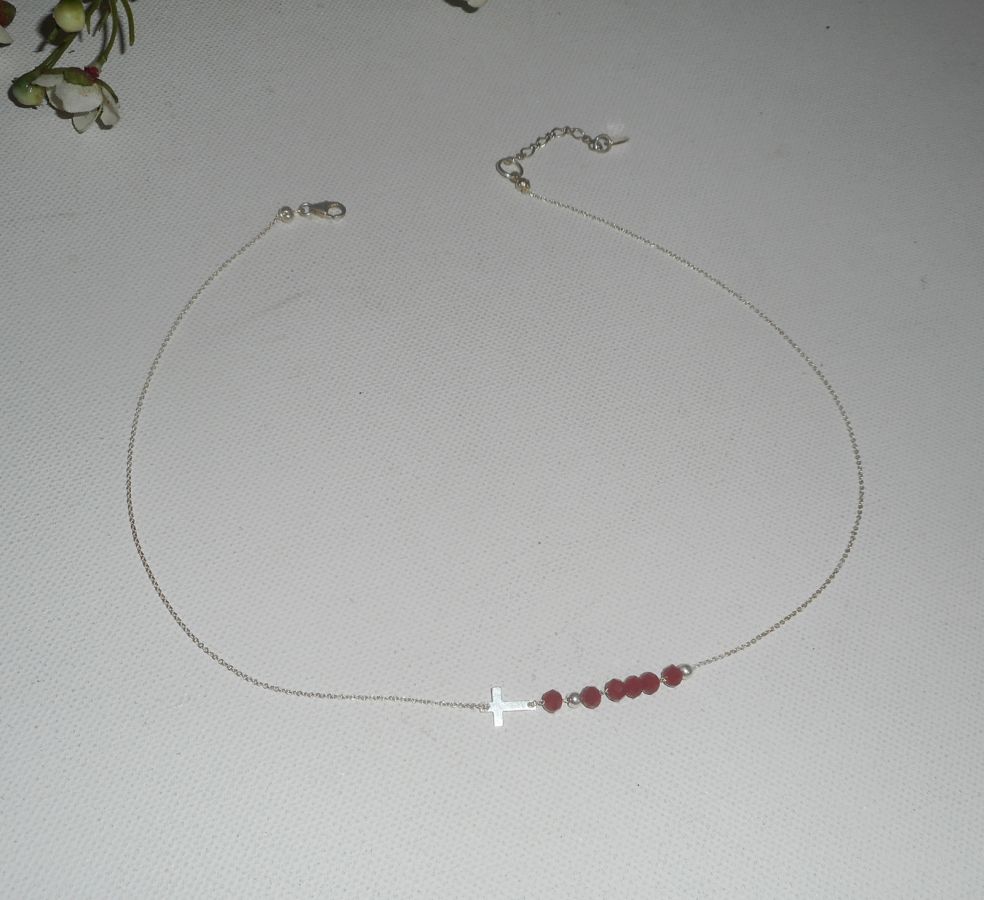 Collier ras de cou en argent 925 avec petite croix etperles en cristal rouge