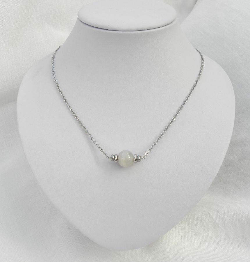 Solitaire necklace with grey agate stone and stainless steel beads