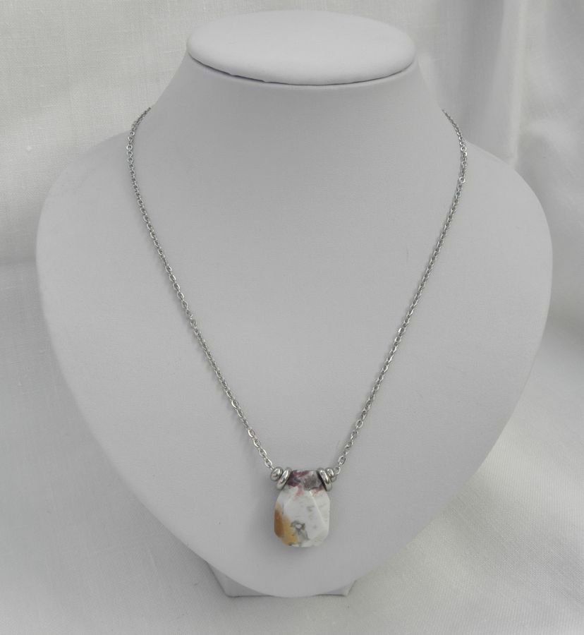 Solitaire necklace with crazy agate stone and stainless steel beads