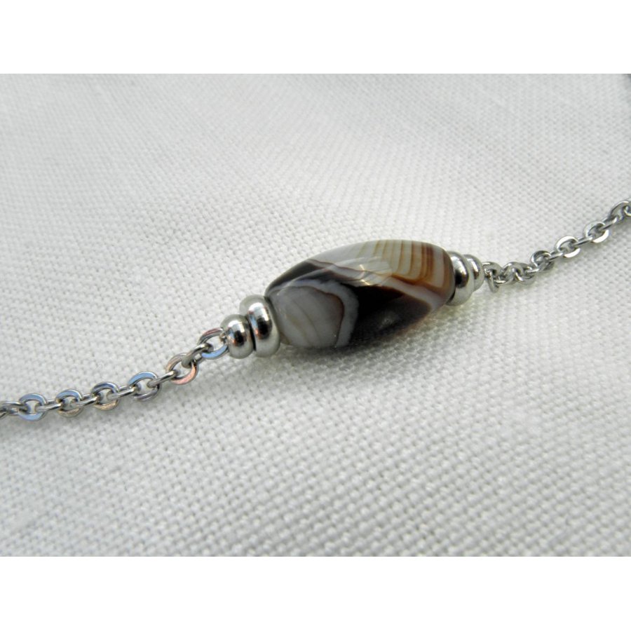 Solitaire necklace with tube agate stone and stainless steel beads